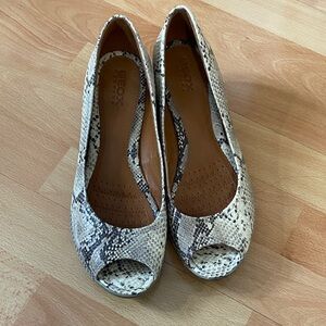 Geox Women's Snakeskin Peep Toe Heels - Black and Cream